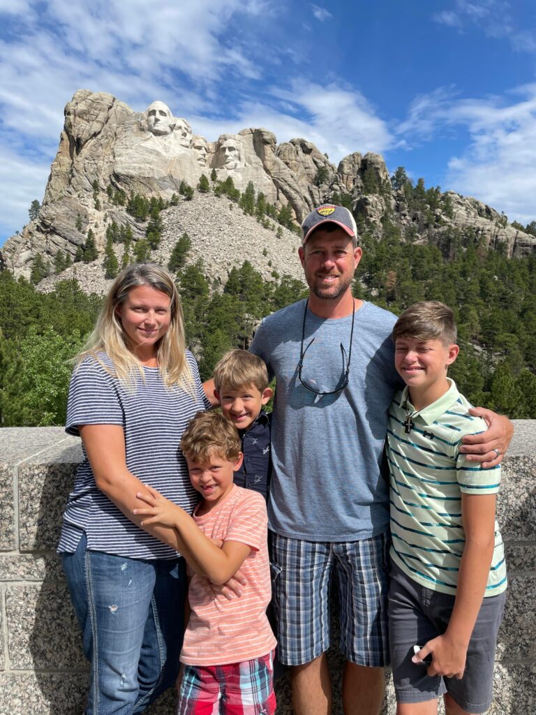 family at Mount Rushmore