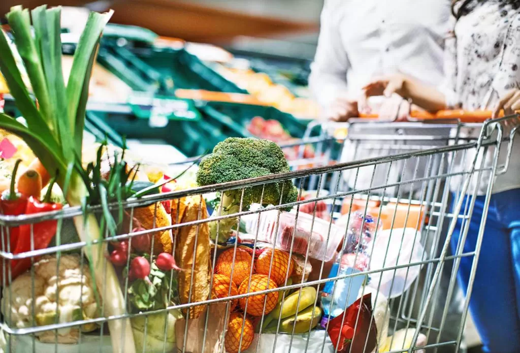 grocery shopping for a no meal plan needed to feed your family